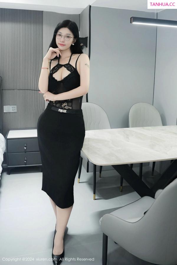   [XiuRen]高清写真图 2024.12.23 No.9639 雅茹老师 黑丝美臀第20张图片